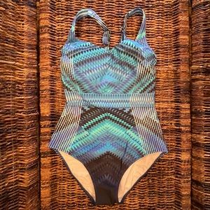 Gotttex sliming one piece swimsuit.